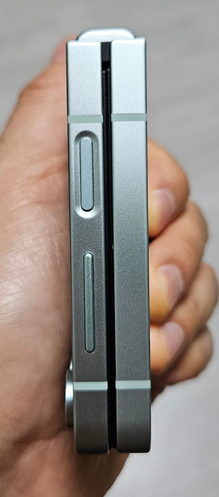 갤럭시 Z플립6 민트 256GB 싸게 팝니다. 이미지