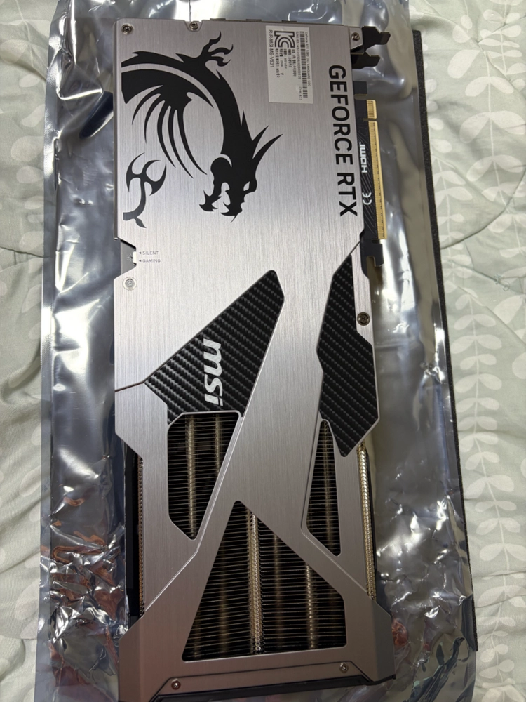 미개봉 단순개봉)MSI RTX 5080 뱅가드 SOC 이미지