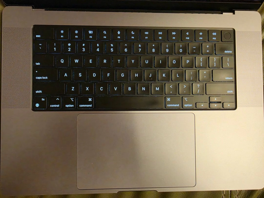 맥북프러16인치 m1pro 16g 1tb 이미지