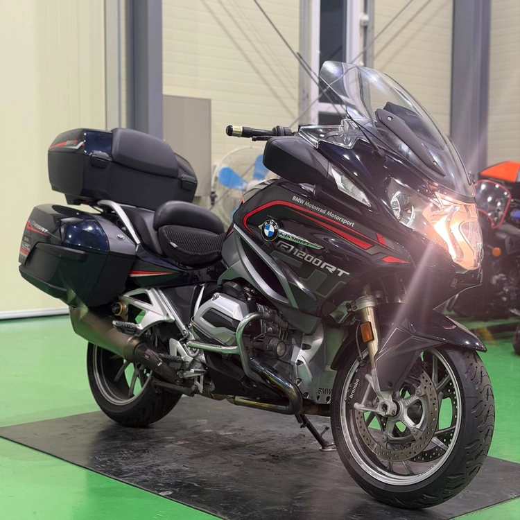 bmw r1200rt 17년식 아크라 구변o 풀튜닝 투어러 바이크 판매합니다 이미지