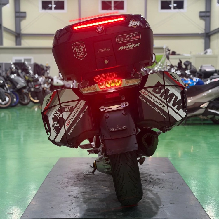 bmw r1200rt 17년식 아크라 구변o 풀튜닝 투어러 바이크 판매합니다 이미지