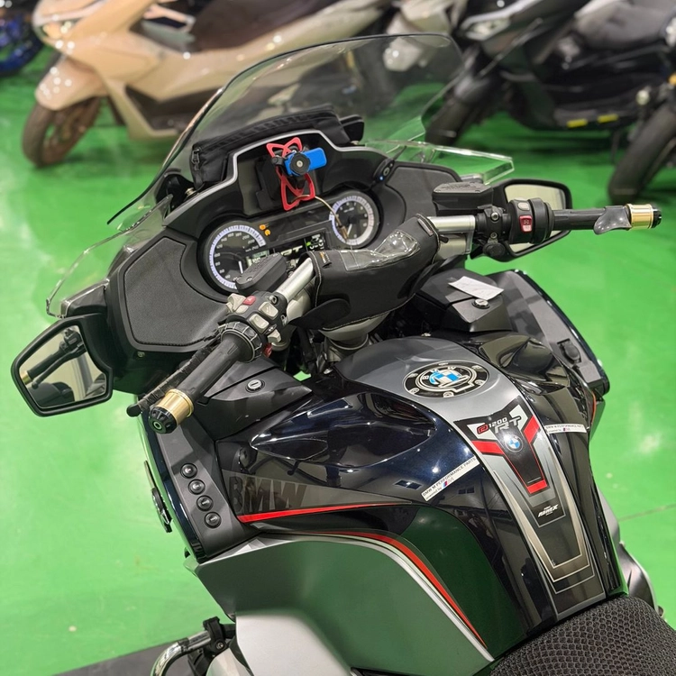 bmw r1200rt 17년식 아크라 구변o 풀튜닝 투어러 바이크 판매합니다 이미지