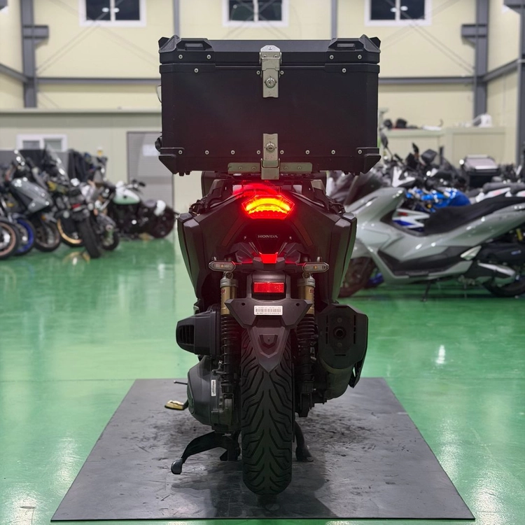혼다 adv350 25년식 2만키로 배달셋팅 스쿠터 판매합니다 이미지