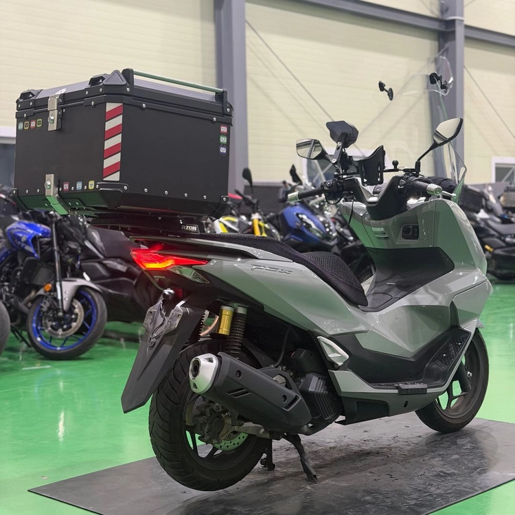 혼다 pcx125 26년식 1만키로 신차보증 배달셋팅 스쿠터 판매합니다 이미지