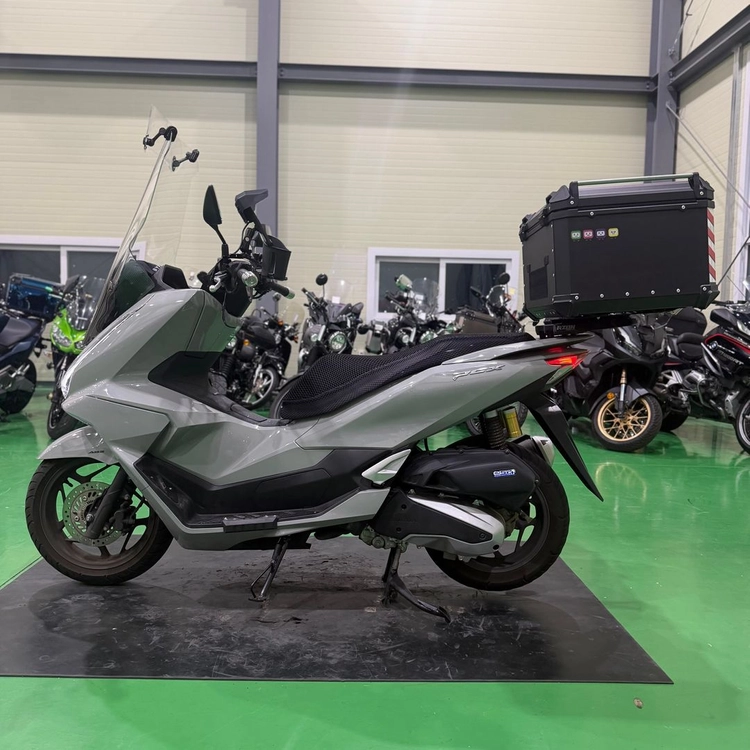 혼다 pcx125 26년식 1만키로 신차보증 배달셋팅 스쿠터 판매합니다 이미지