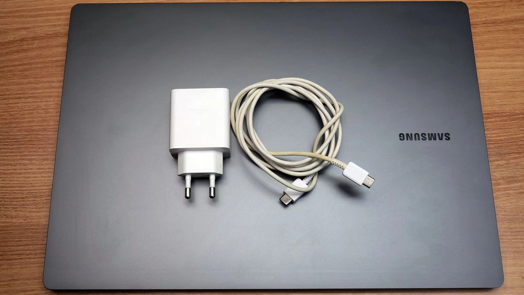 갤럭시북3 프로 NT960XFG-KC51G 256G 이미지