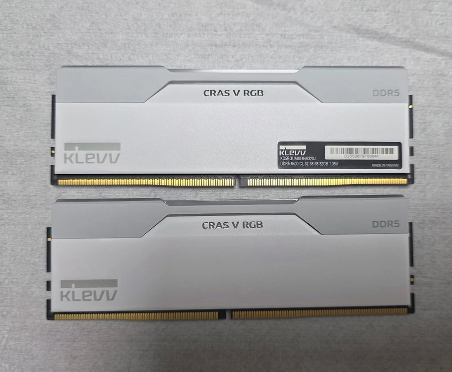 에센코어 클레브 DDR5-6400 CL32 CRAS V RGB 화이트 패키지 64GB 32GB 2장 이미지