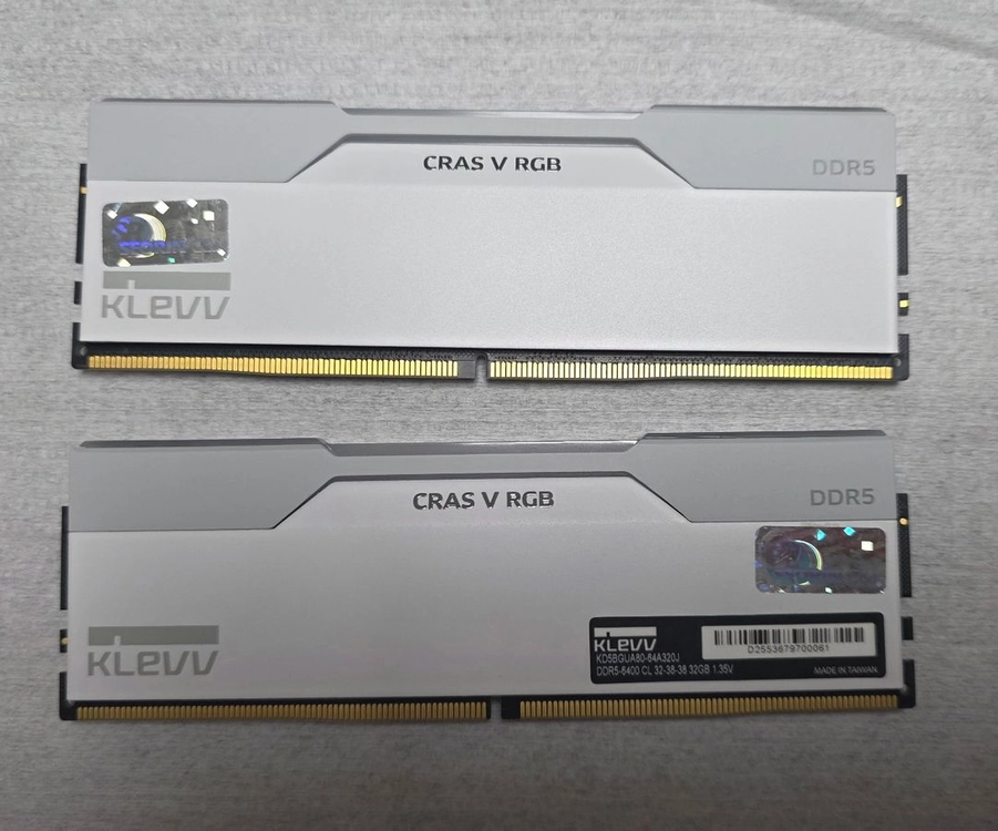 에센코어 클레브 DDR5-6400 CL32 CRAS V RGB 화이트 패키지 64GB 32GB 2장 이미지