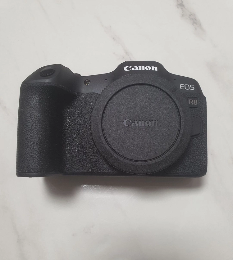 캐논 EOS R8 팝니다. 이미지