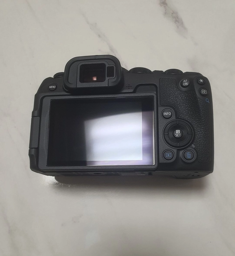 캐논 EOS R8 팝니다. 이미지