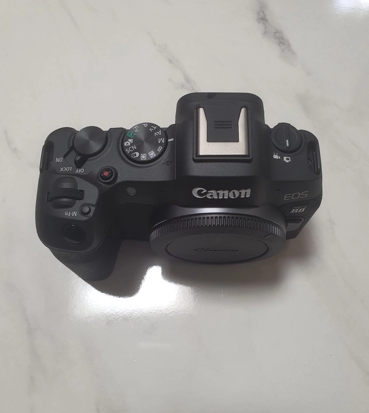 캐논 EOS R8 팝니다. 이미지