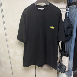 솔리드옴므 25ss 백 로고 티셔츠 이미지