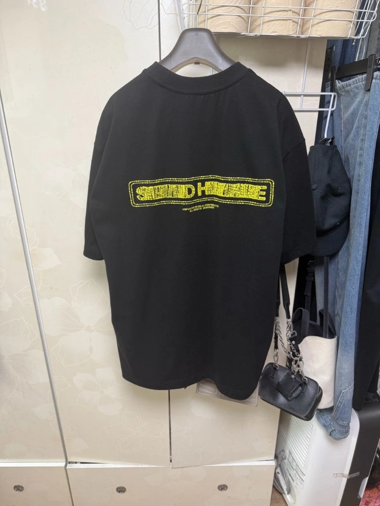 솔리드옴므 25ss 백 로고 티셔츠 이미지