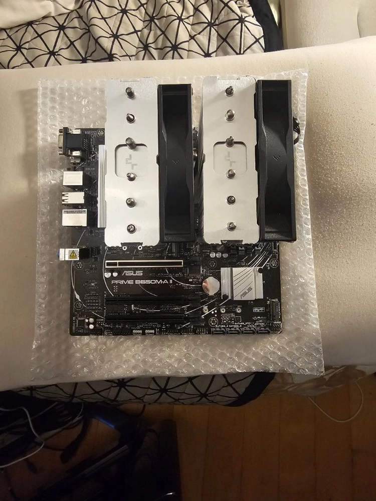 라이젠 7950x 씨피유와 쿨러. 아수스prime B650Ma 2 메인보드 이미지