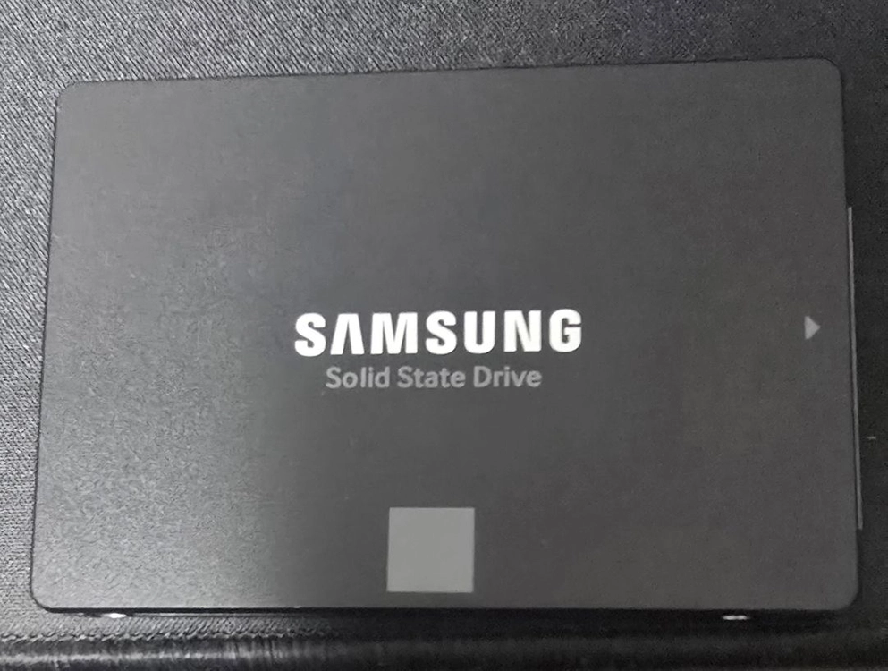 삼성 SATA SSD 2.5인치 2TB 팝니다. 이미지