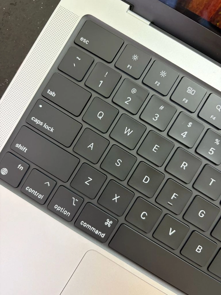 맥북 프로 14인치 M3 Pro 18GB 실버 1TB, 배터리사이클28회 이미지