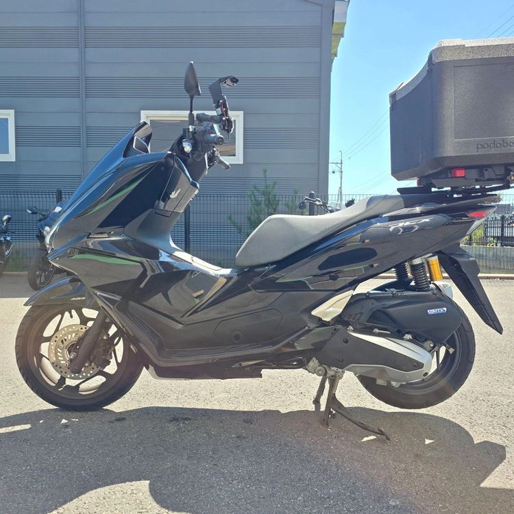 [신차급] 혼다 pcx125 25년식 9천키로 깔끔한 배달셋팅 저렴하게 판매합니다 이미지