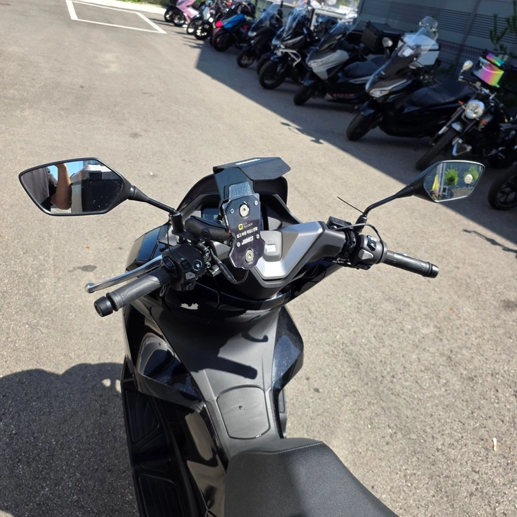 [신차급] 혼다 pcx125 25년식 9천키로 깔끔한 배달셋팅 저렴하게 판매합니다 이미지