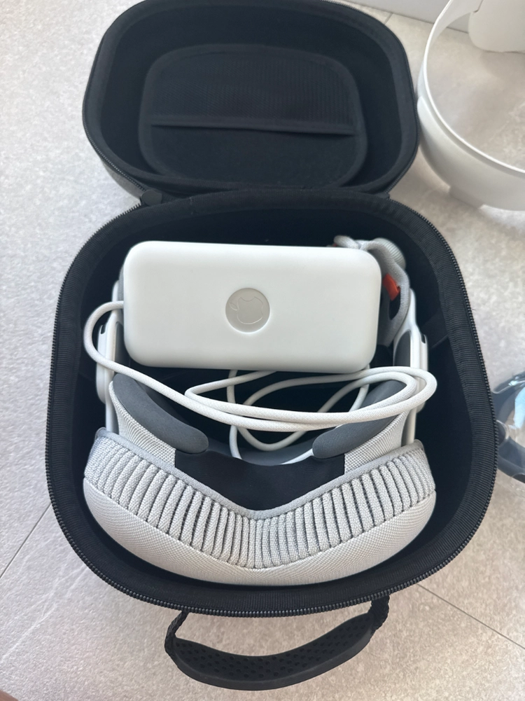 애플 비전프로 M5 256GB 풀박스(중국판) - 안심되는 중고거래