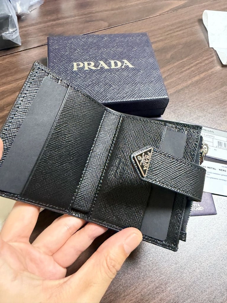프라다 사피아노 카드 반지갑 새상품 이미지