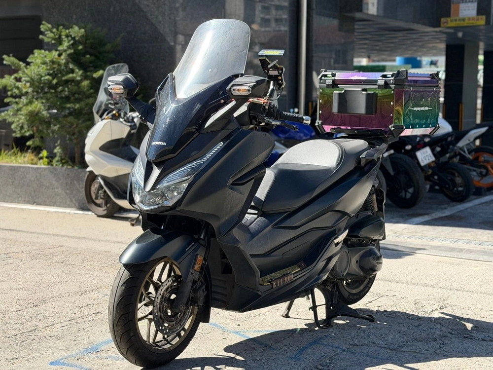 혼다 포르자 300 / 2018년식 6만km / 아크라포빅 소음기 없이 구변 O 저렴하게 판매합니다. 이미지
