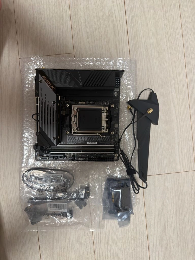 기가바이트 어로스 울트라 B650I (ITX) Rev 1.0 이미지