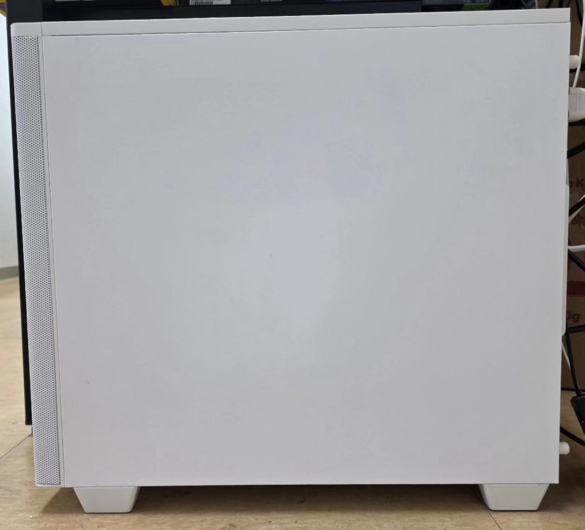 [신품급] 최상급 게이밍 White 감성 PC (7800X3D / RTX 5070 / 32G / 1TB) 이미지
