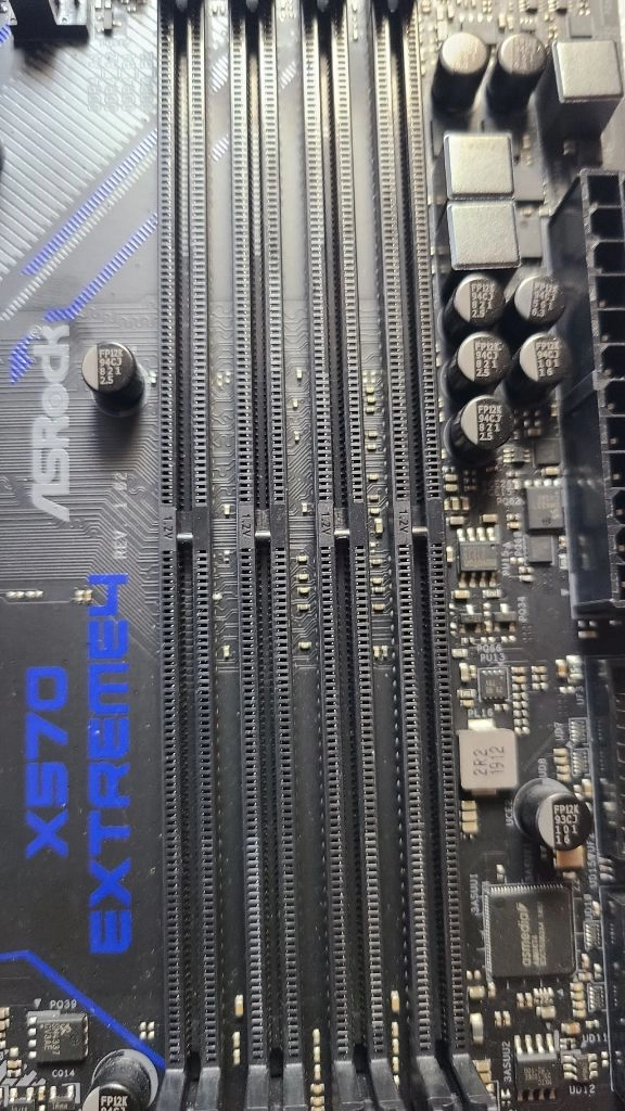 라이젠9 5900x + 애즈락 X570 익스트림4 메인보드 이미지