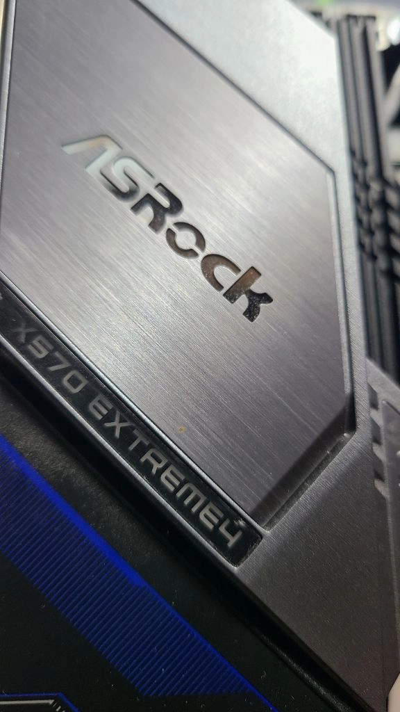 라이젠9 5900x + 애즈락 X570 익스트림4 메인보드 이미지