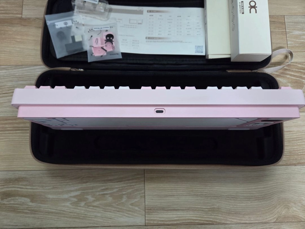 스웨그키 QwertyKevs QK80MK2 정발 기계식 커스텀 알루미늄 키보드 완제품 핑크 이미지