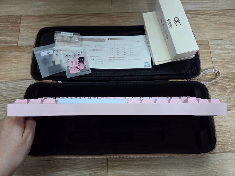 스웨그키 QwertyKevs QK80MK2 정발 기계식 커스텀 알루미늄 키보드 완제품 핑크 이미지