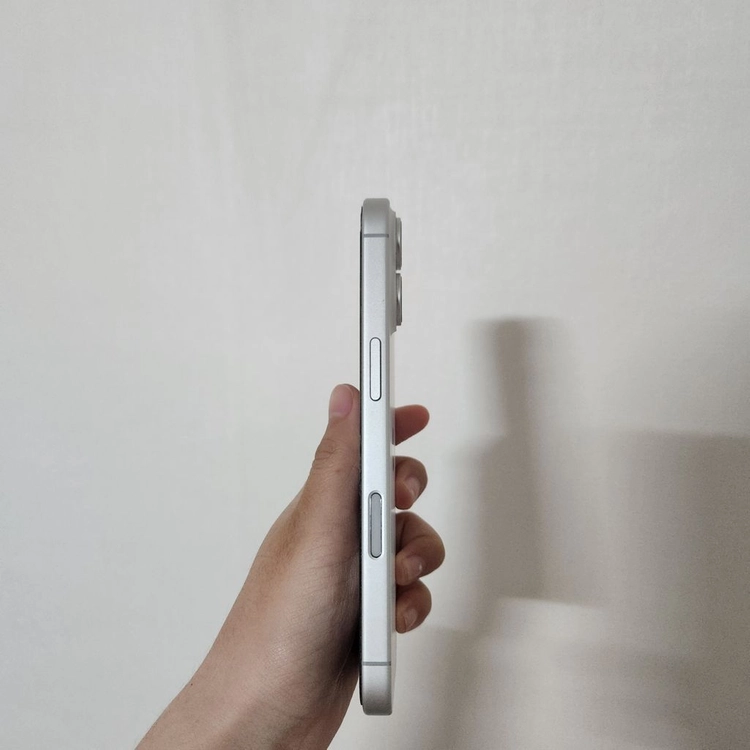 아이폰17화이트 256GB 배터리96% 이미지