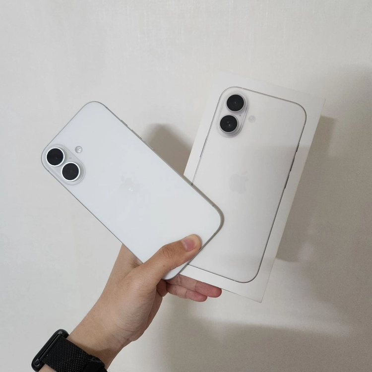 아이폰17화이트 256GB 배터리96% 이미지