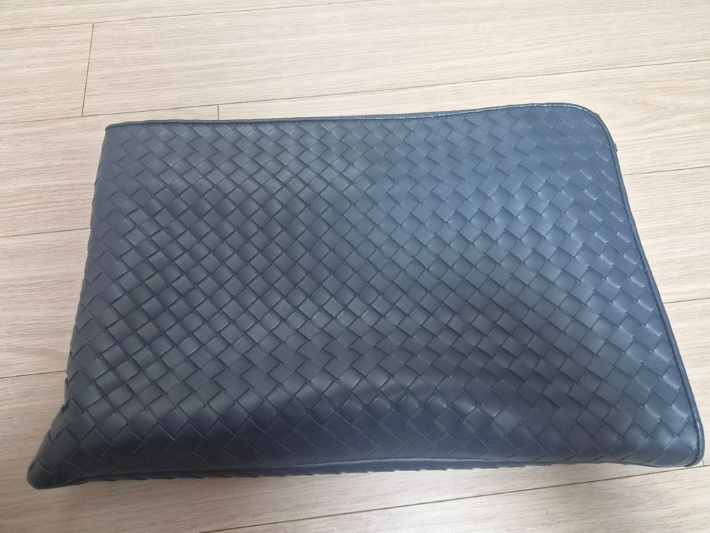 보테가베네타 클러치백 이미지