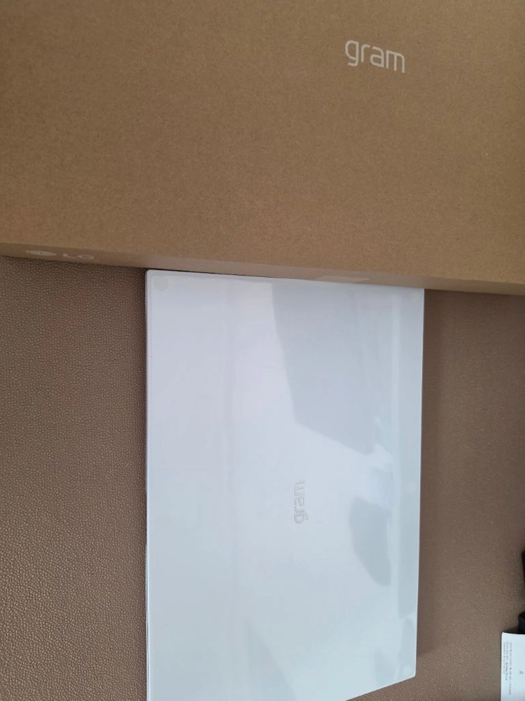 LG 그램 이미지
