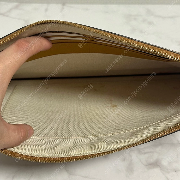 [한정판] 구찌 X 카이 클러치 이미지