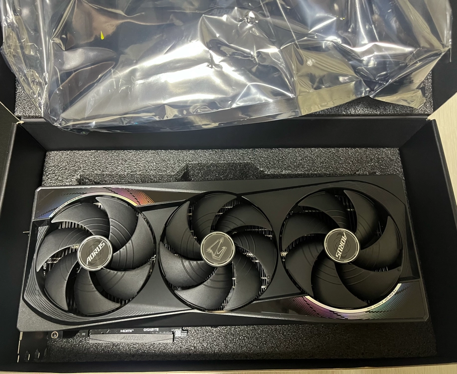 GIGABYTE RTX 5080 어로스 마스터 블랙 팝니다 - 안심되는 중고거래