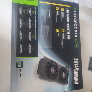 RTX 4070 게이밍 그래픽카드 이미지