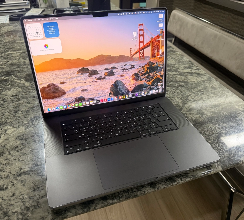 맥북프로 16 M4 Max 풀칩 48GB 1TB / 애플케어+ 27년12월 / 배터리100% - 안심되는 중고거래