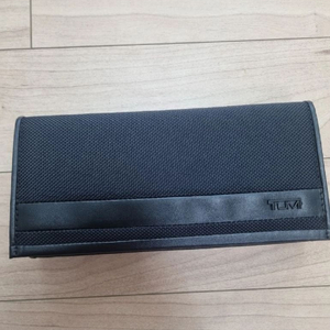 TUMI 블랙 장지갑 이미지