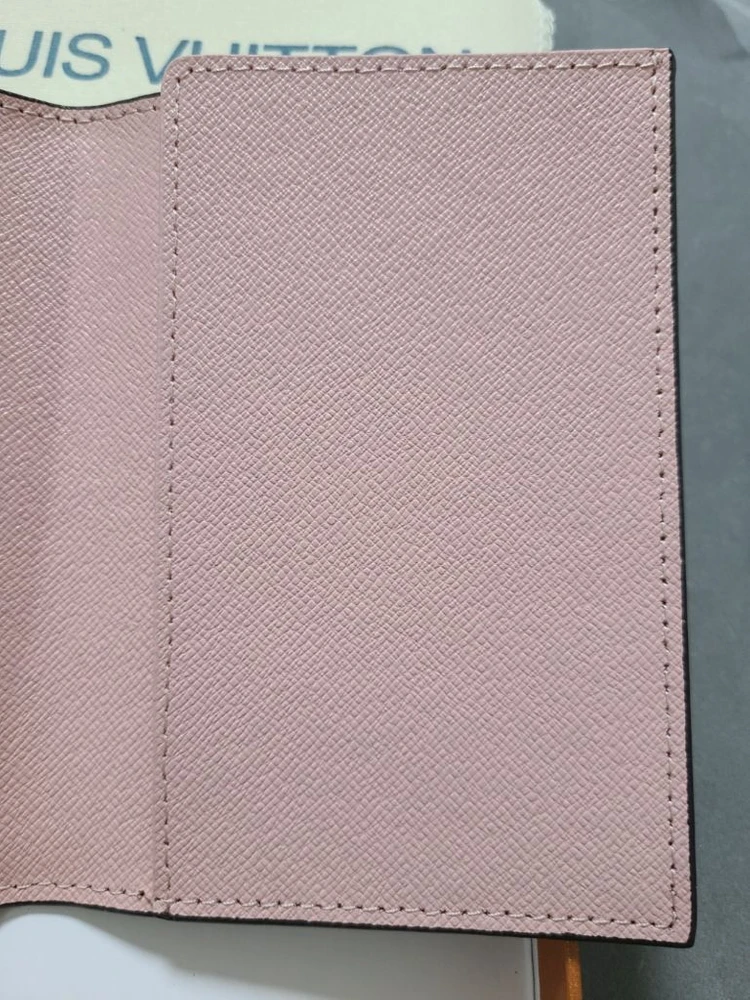 모노그램 여행용 여권지갑 이미지