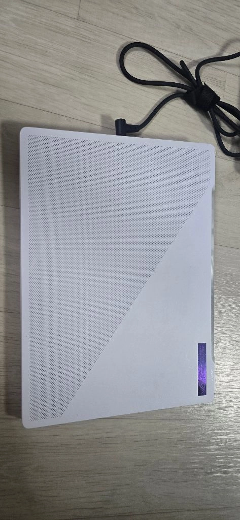 ASUS ROG Zephyrus G14 GA402RJ-L8126 화이트 노트북 이미지