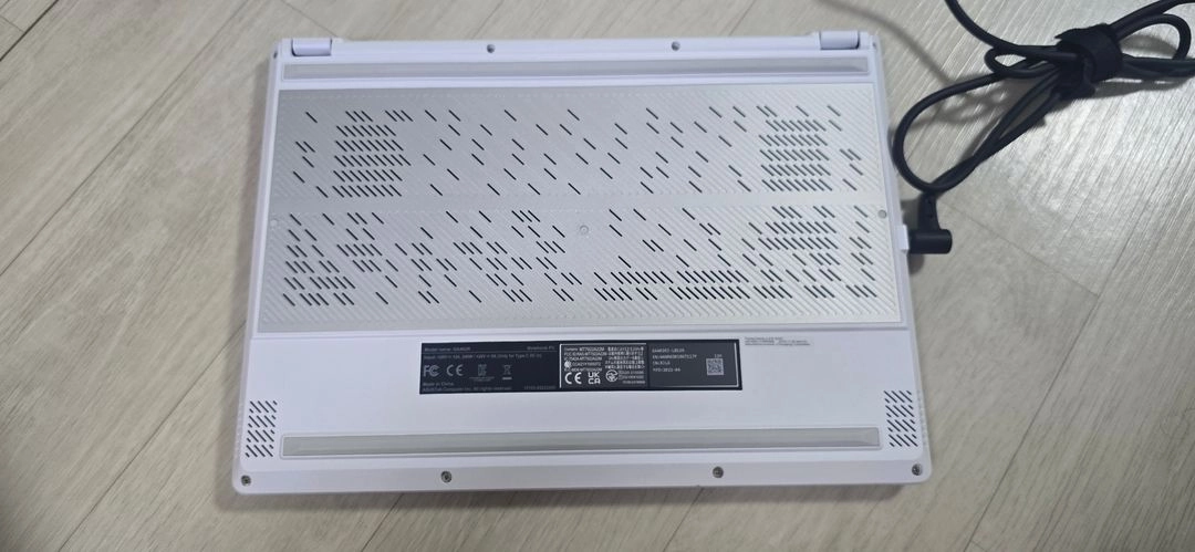 ASUS ROG Zephyrus G14 GA402RJ-L8126 화이트 노트북 이미지