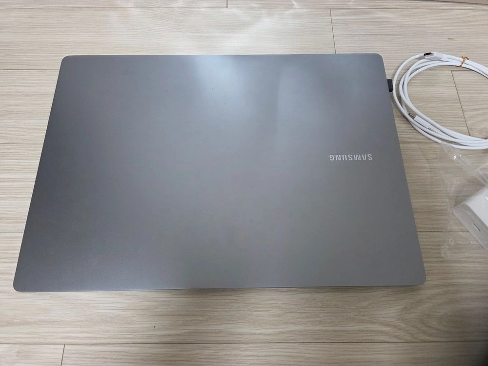 삼성 갤럭시북5 프로 16인치 노트북/512GB/필름/거의새것 이미지