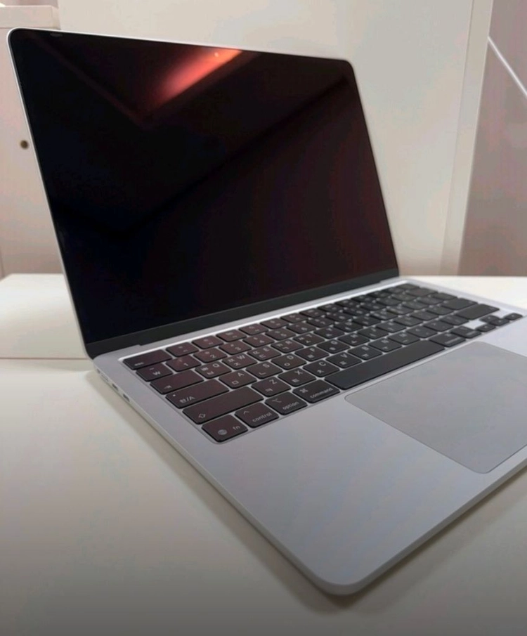 Apple 맥북 에어 13 M5칩 실버 • M5 10코어 • 512GB 이미지