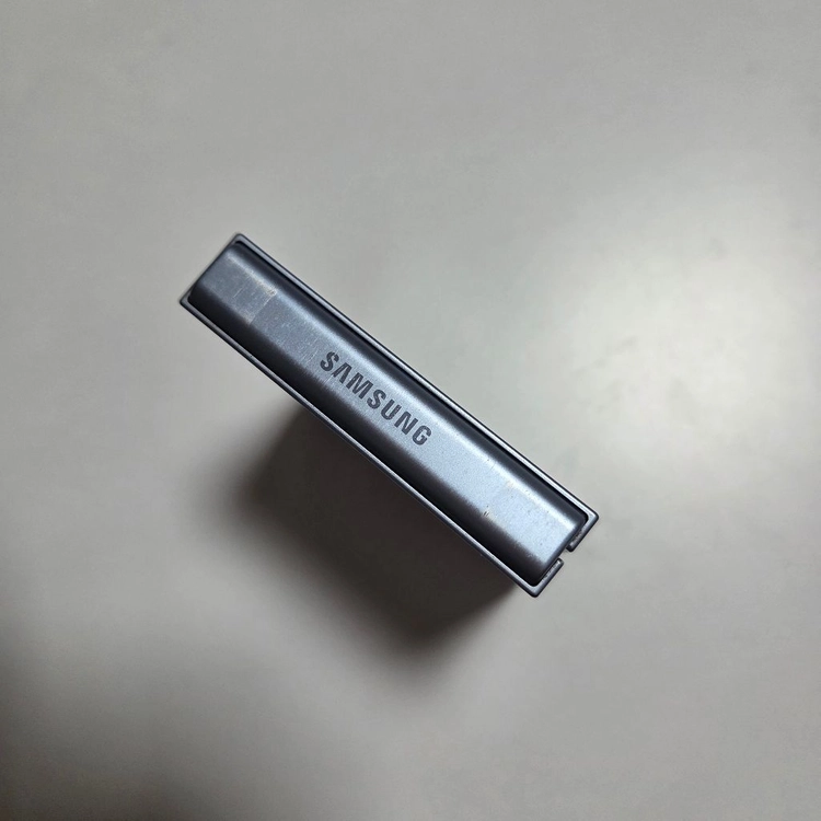 25.갤럭시 Z플립6 256GB 이미지