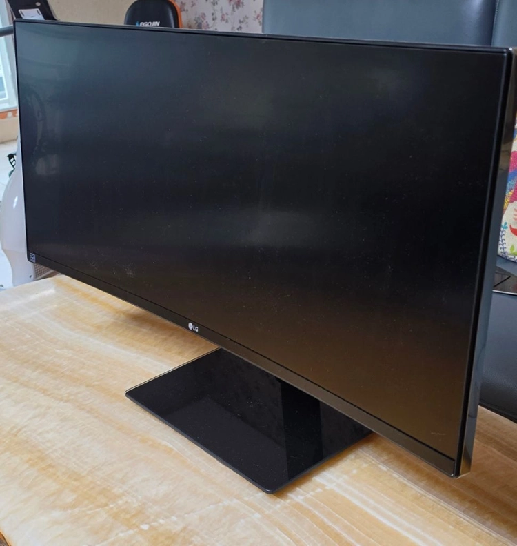 LG 34UC97 울트라와이드 모니터 이미지