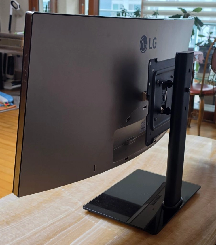 LG 34UC97 울트라와이드 모니터 이미지