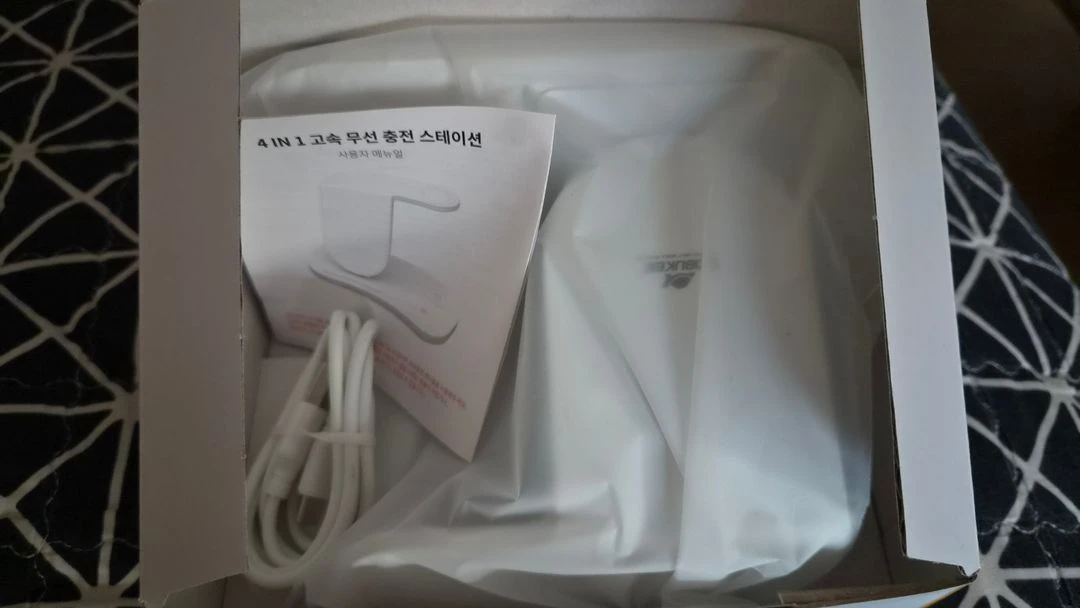 고부기 4in1 15W 맥세이프 고속 무선 충전기 멀티 거치대 갤럭시 화이트 이미지
