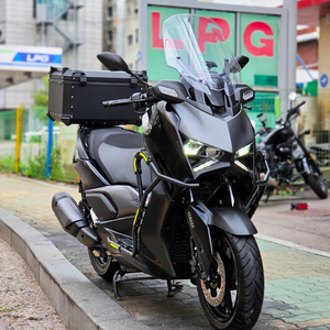 xmax300 야마하 2025년식 1508km 신차급매물 오토바이 판매합니다 이미지